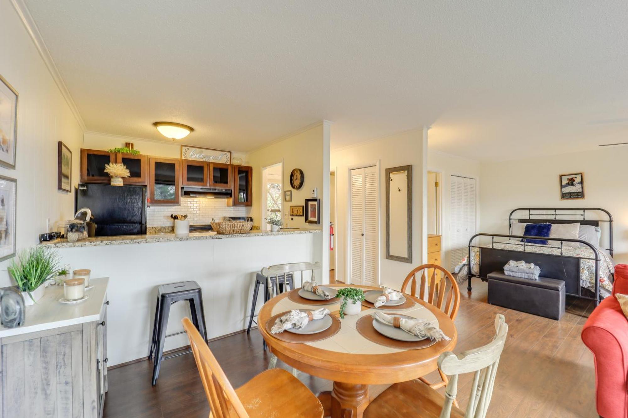 Beech Mountain Studio With Balcony Less Than 1 Mi To Skiing! Extérieur photo