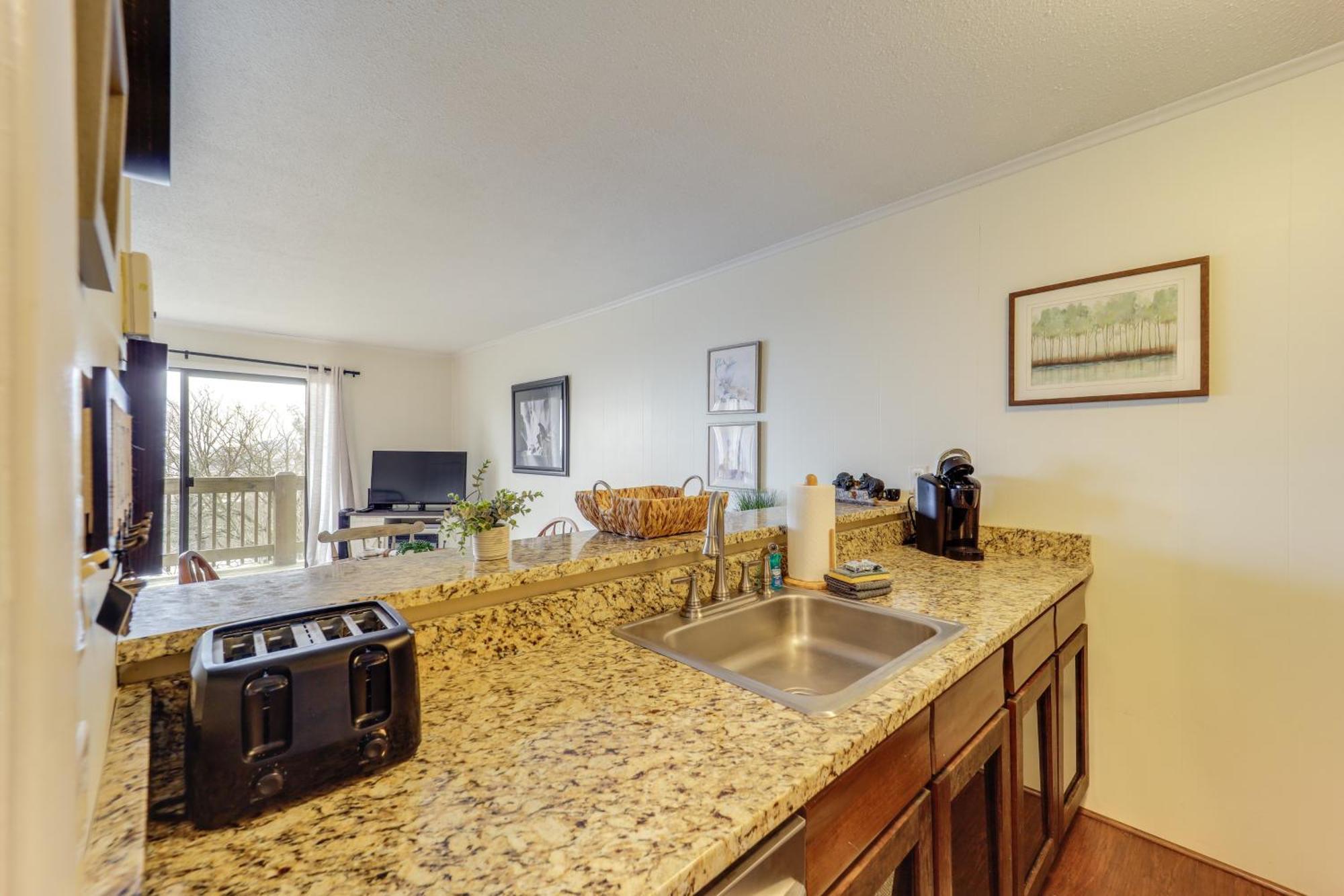 Beech Mountain Studio With Balcony Less Than 1 Mi To Skiing! Extérieur photo
