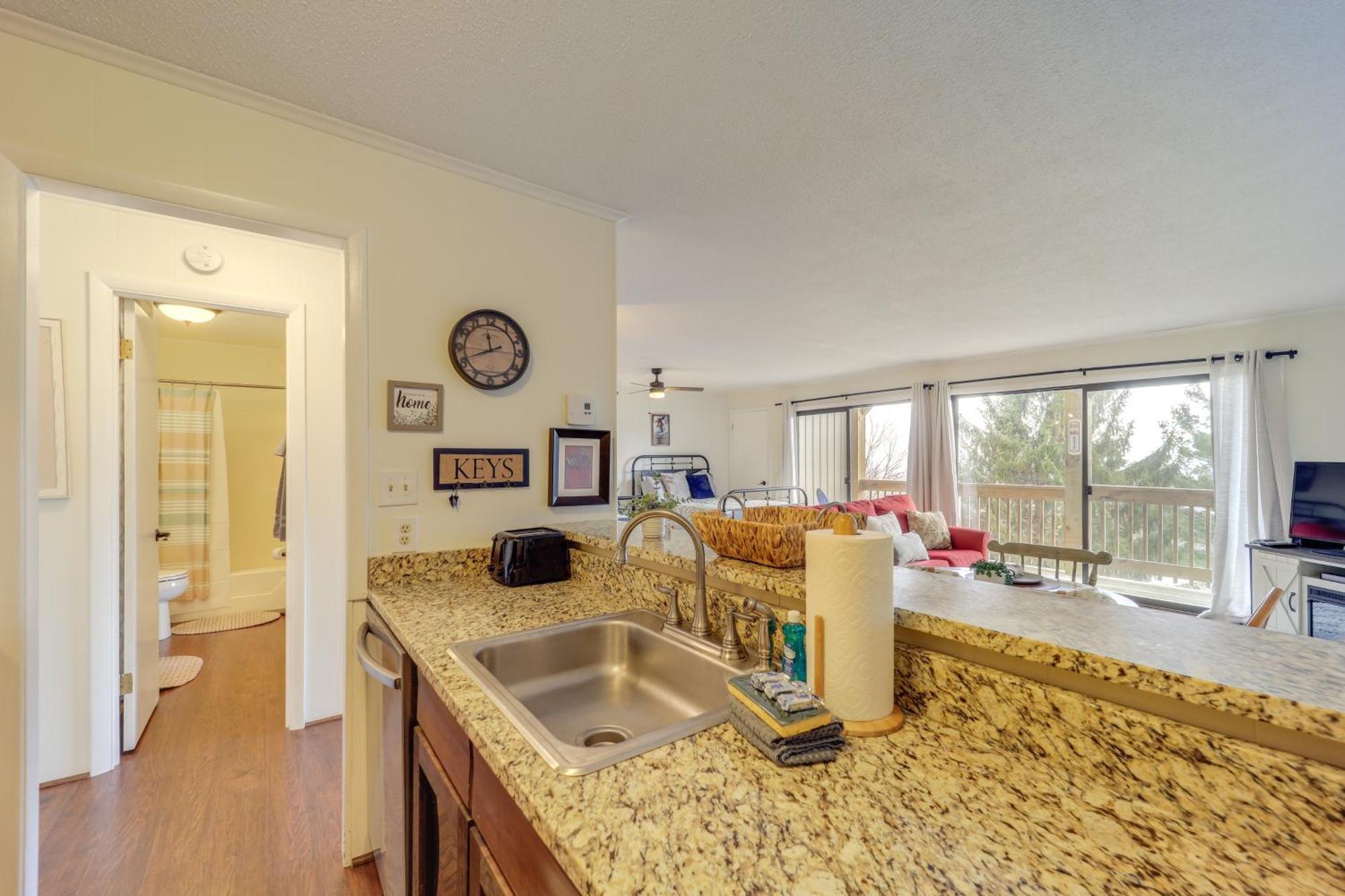 Beech Mountain Studio With Balcony Less Than 1 Mi To Skiing! Extérieur photo